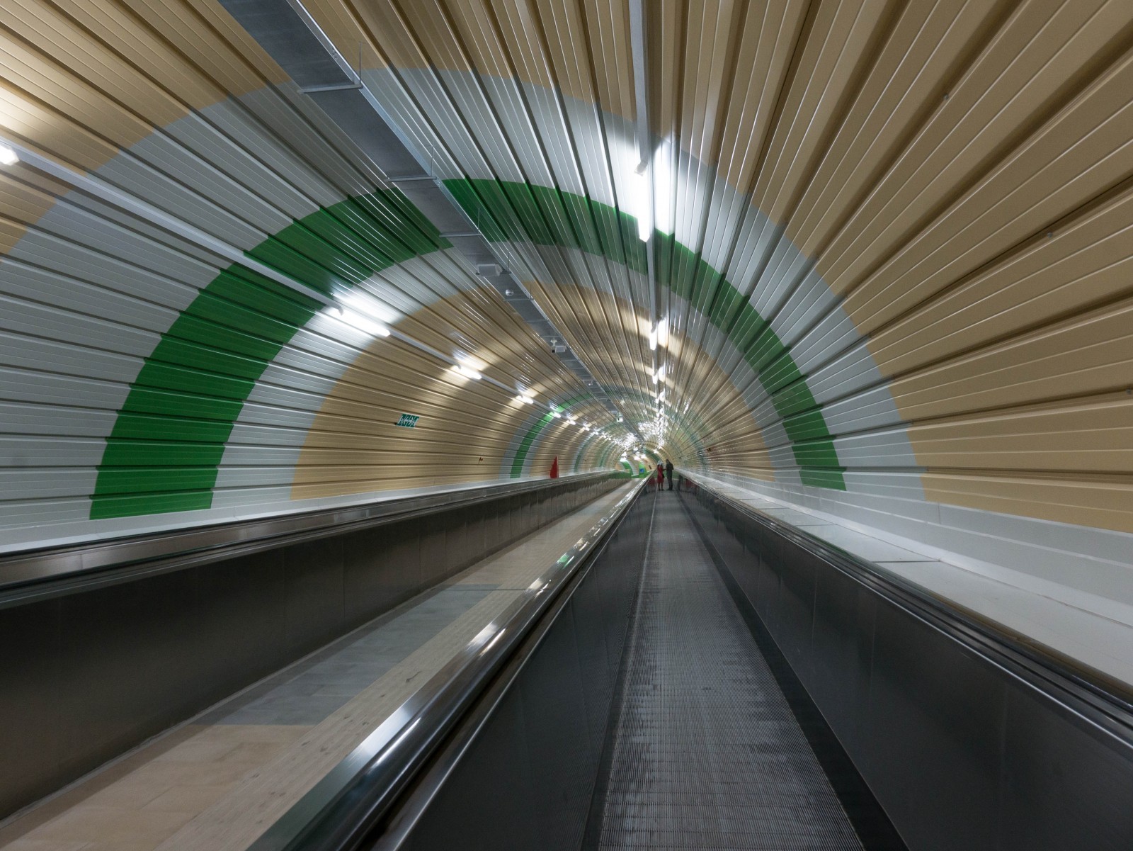 Spoletto, un tunnel du métro piétonnier. © Ph. Cieren. Spoletto, un tunnel du métro piétonnier. © Ph. Cieren.