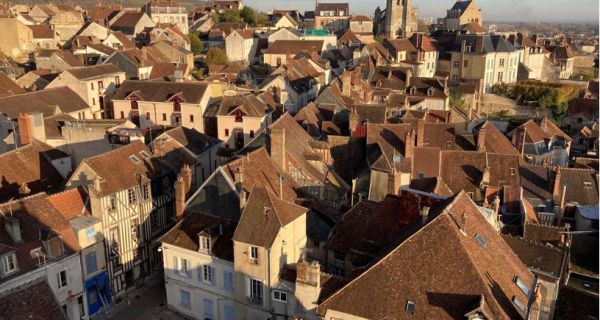 Joigny. La revitalisation d&rsquo;une &ldquo;Petite ville de demain&rdquo; &agrave; l&rsquo;aune de ses enjeux patrimoniaux&nbsp;: attractivit&eacute;, sauvegarde et mise en valeur.