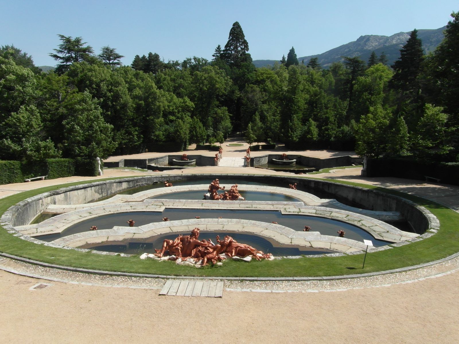 Perspective descendante de la Selva, La Granja de San Ildefonso. © Sophie Omère. Perspective descendante de la Selva, La Granja de San Ildefonso. © Sophie Omère.
