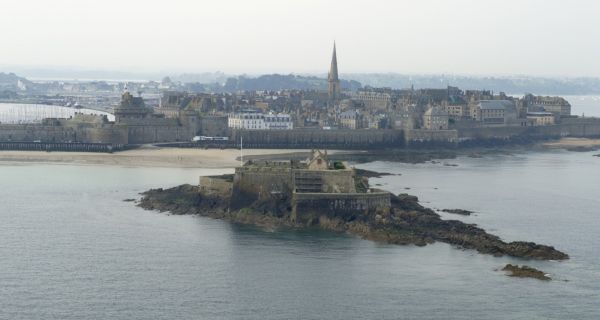 Saint-Malo intra muros, une reconstruction &agrave; l&rsquo;identique ? (1/2)