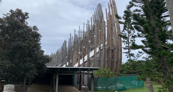 La restauration du centre culturel Tjibaou de Noum&eacute;a