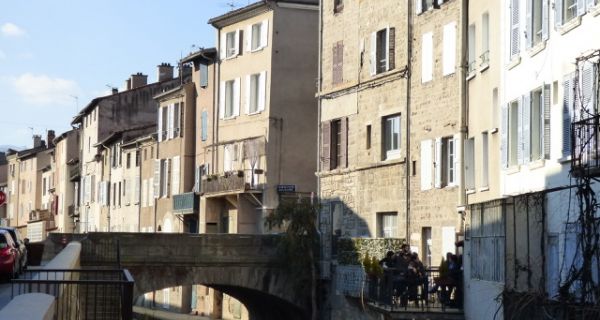 La r&eacute;novation &eacute;nerg&eacute;tique du b&acirc;ti ancien - Pour une d&eacute;marche programmatique int&eacute;gr&eacute;e &agrave; toutes les &eacute;chelles d&rsquo;espace et de temps