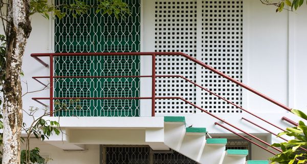 La cit&eacute; Rebard &agrave; Cayenne: probl&eacute;matique de conservation et de mise en valeur du patrimoine XX(sup: e) en Guyane.