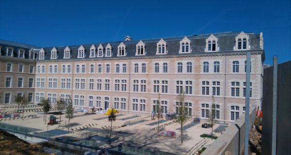La cit&eacute; judiciaire de Poitiers (86), r&eacute;fection des enduits et r&eacute;paration des &eacute;l&eacute;ments en pierre