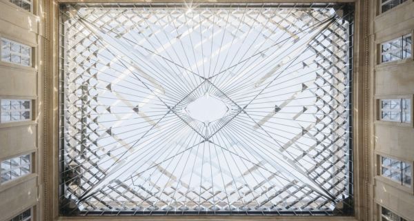 Lumi&egrave;re naturelle et patrimoine : une alliance essentielle pour r&eacute;v&eacute;ler, pr&eacute;server et rendre habitables les architectures fran&ccedil;aises