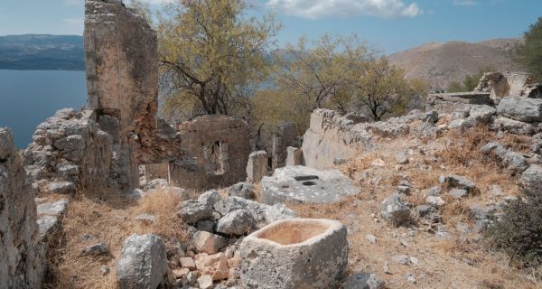 Poétique de la ruine, matière à projet : les villages désertés de Céphalonie (Grèce)
