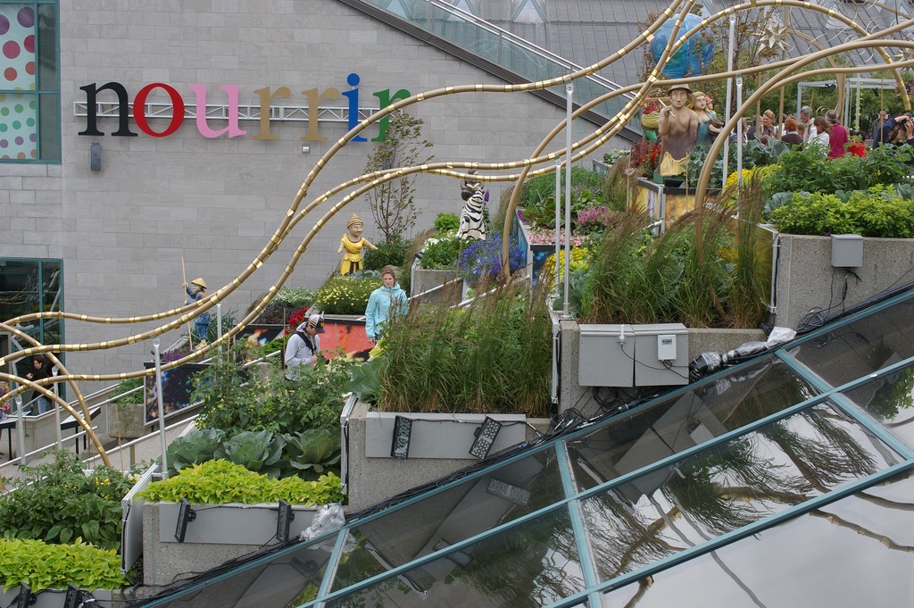 Un cadre de vie plus respectueux des équilibres naturels. Québec-ville - Musée de la civilisation - Jardin sur les toits. Sources Flickr.