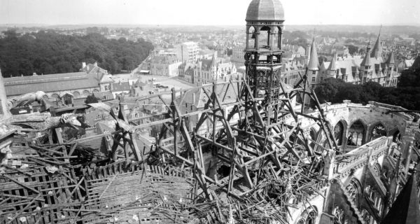 La cathédrale de Nevers bombardée, restaurée, magnifiée