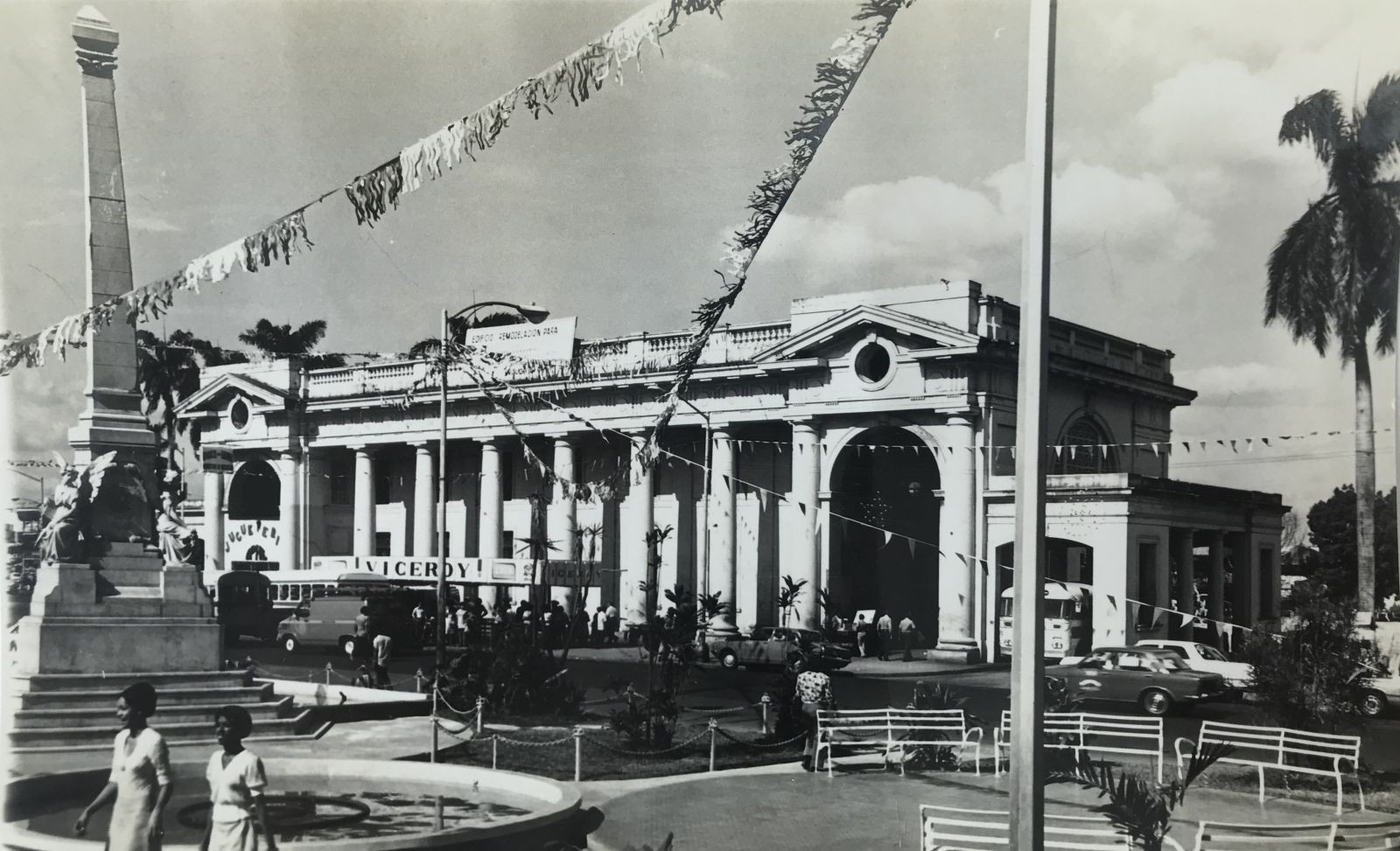 Photographie de la gare de Panama datant d’environ 1975, vue depuis la Plaza 5 de Mayo. © Archives du ministère de la Culture du Panama